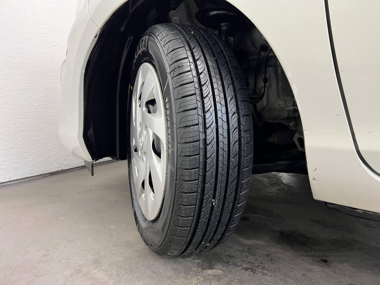 Toyota Prius c Two 2016