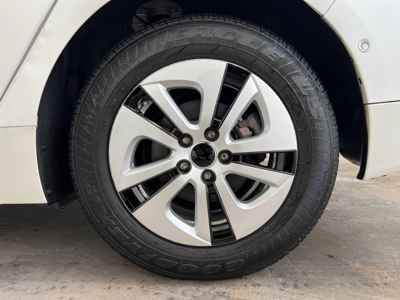 Toyota Prius Two 2018
