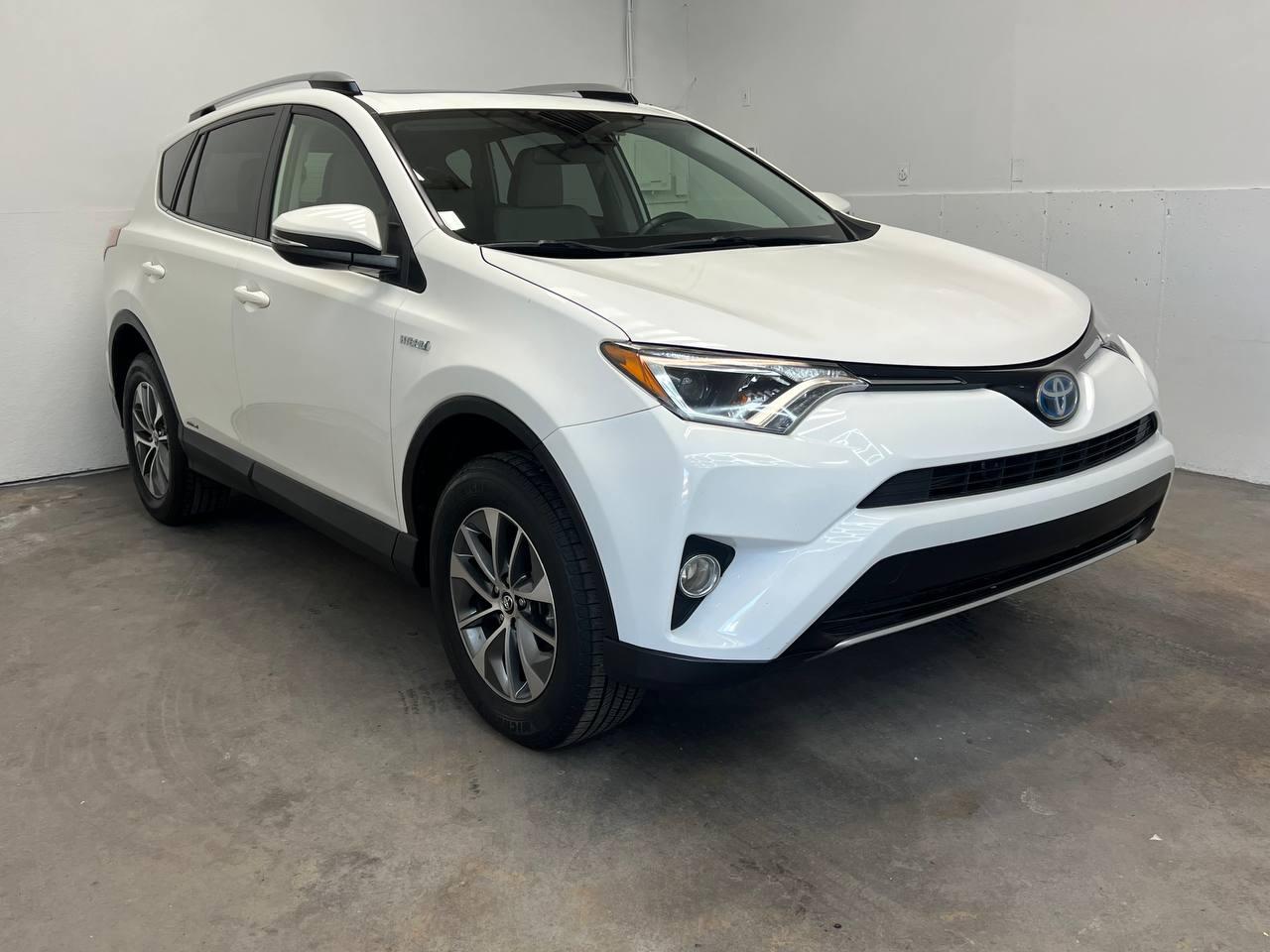 Toyota RAV4 Hybrid XLE AWD 2017