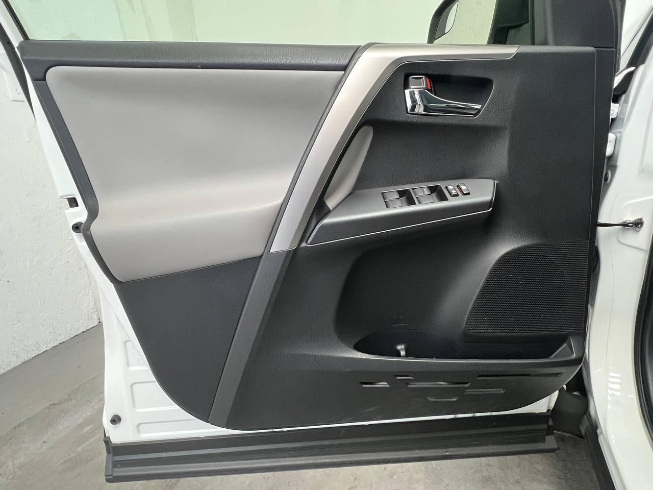 Toyota RAV4 Hybrid XLE AWD 2017