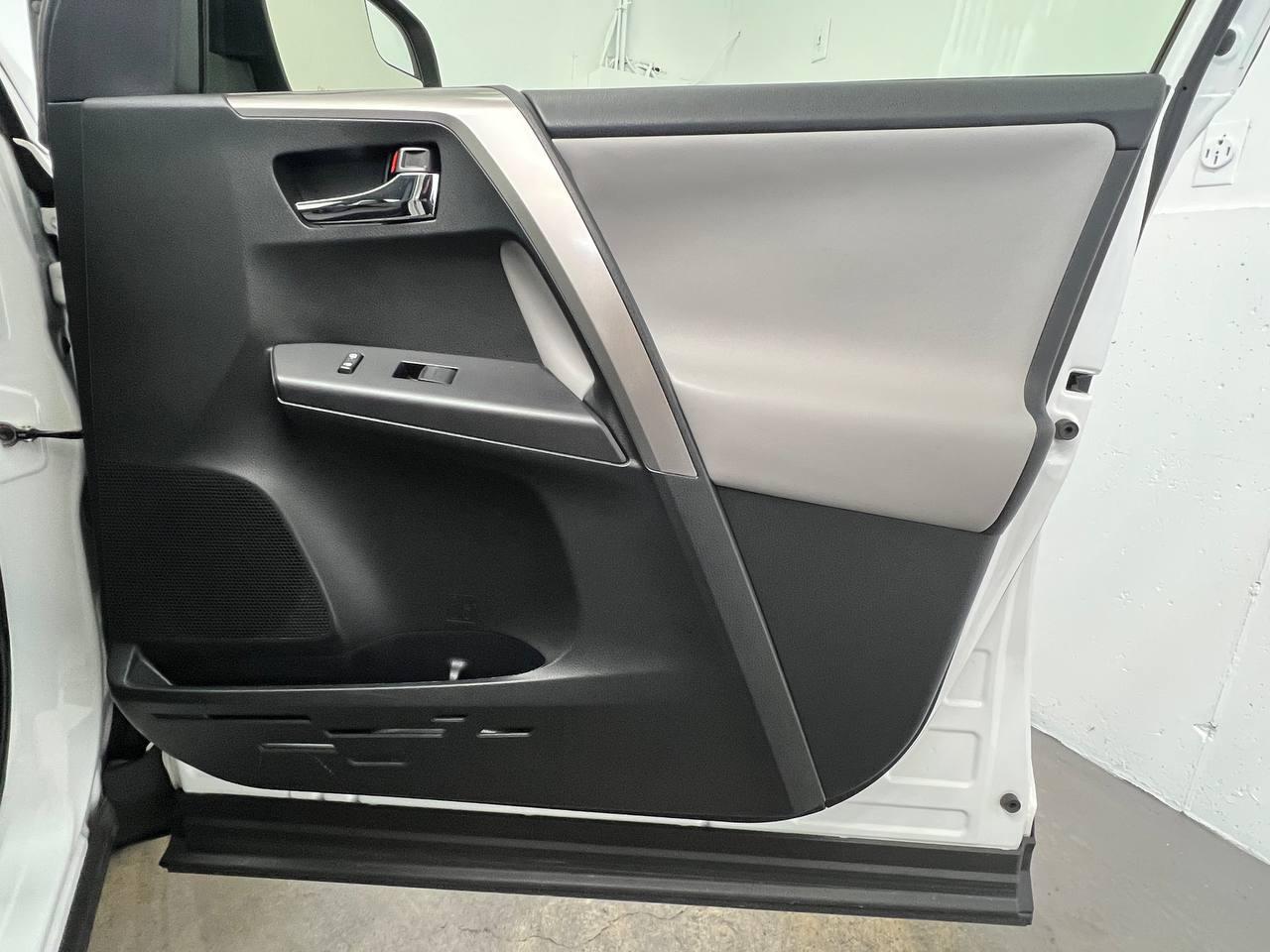 Toyota RAV4 Hybrid XLE AWD 2017