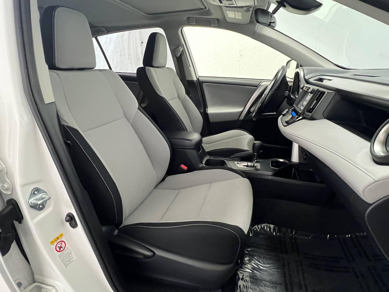 Toyota RAV4 Hybrid XLE AWD 2017