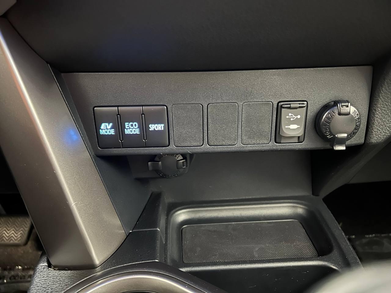 Toyota RAV4 Hybrid XLE AWD 2017