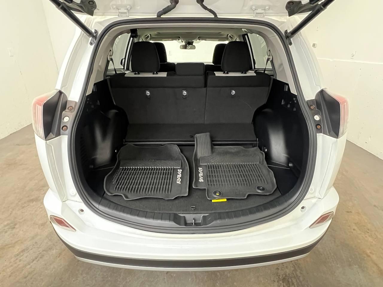 Toyota RAV4 Hybrid XLE AWD 2017