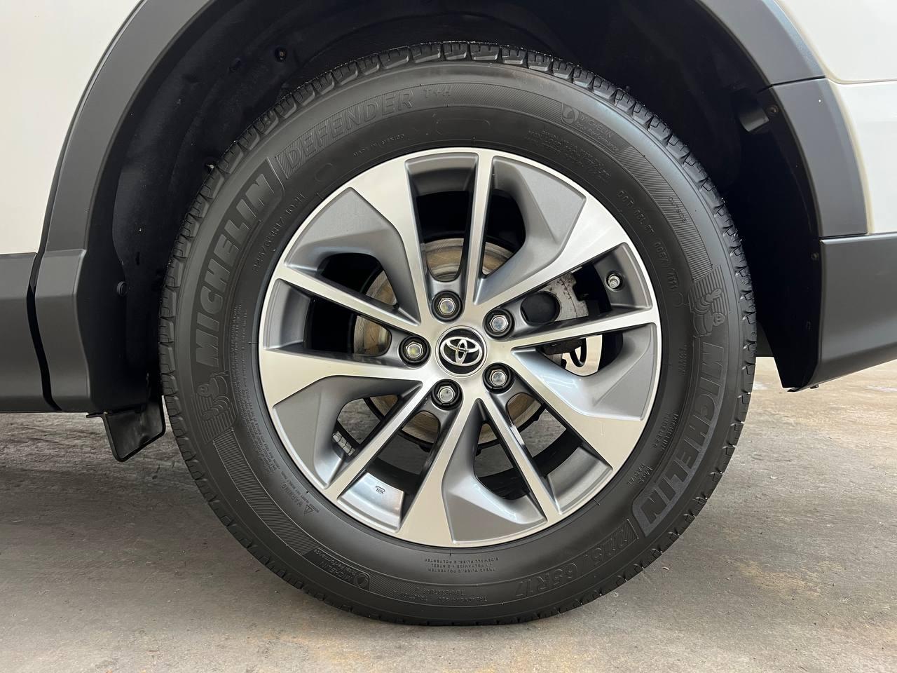 Toyota RAV4 Hybrid XLE AWD 2017