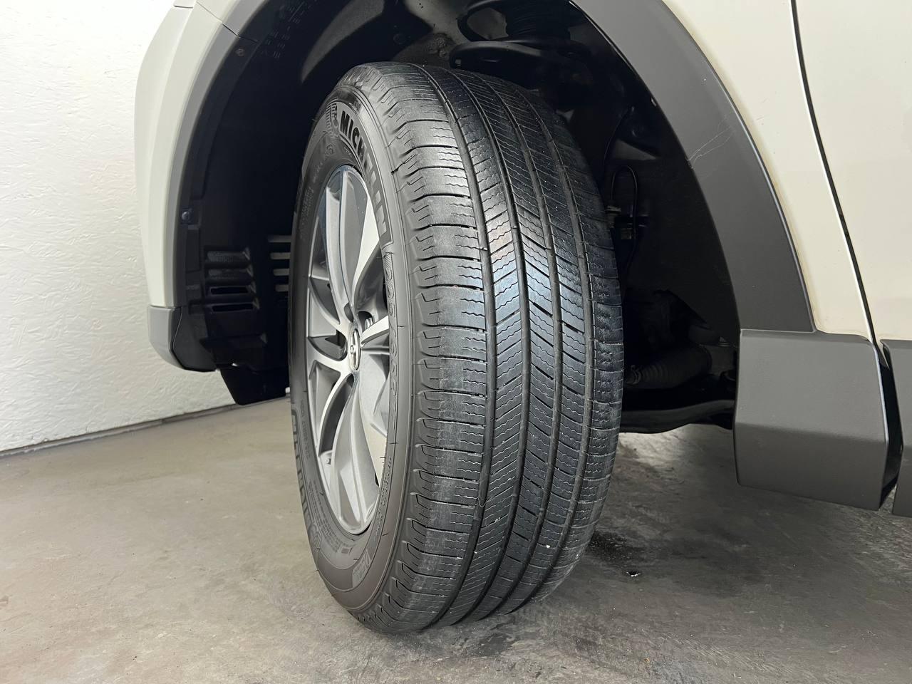 Toyota RAV4 Hybrid XLE AWD 2017