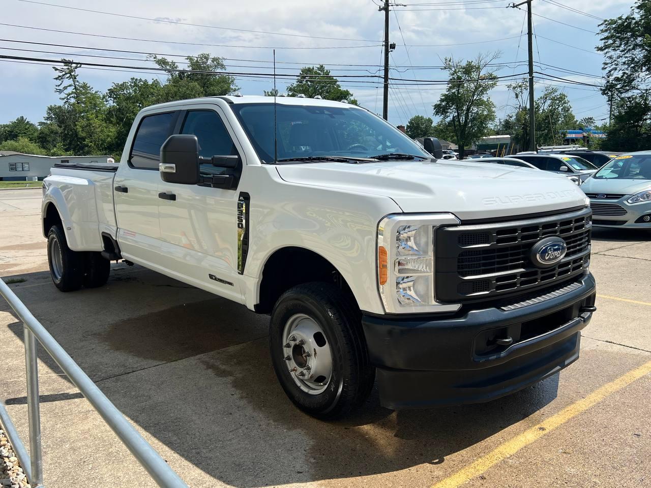 Ford Super Duty F-350 DRW  2023