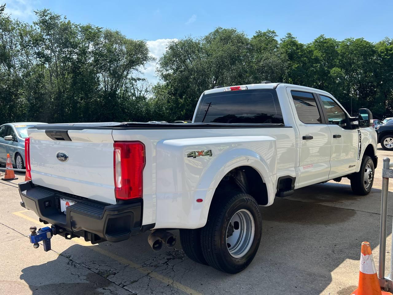 Ford Super Duty F-350 DRW  2023