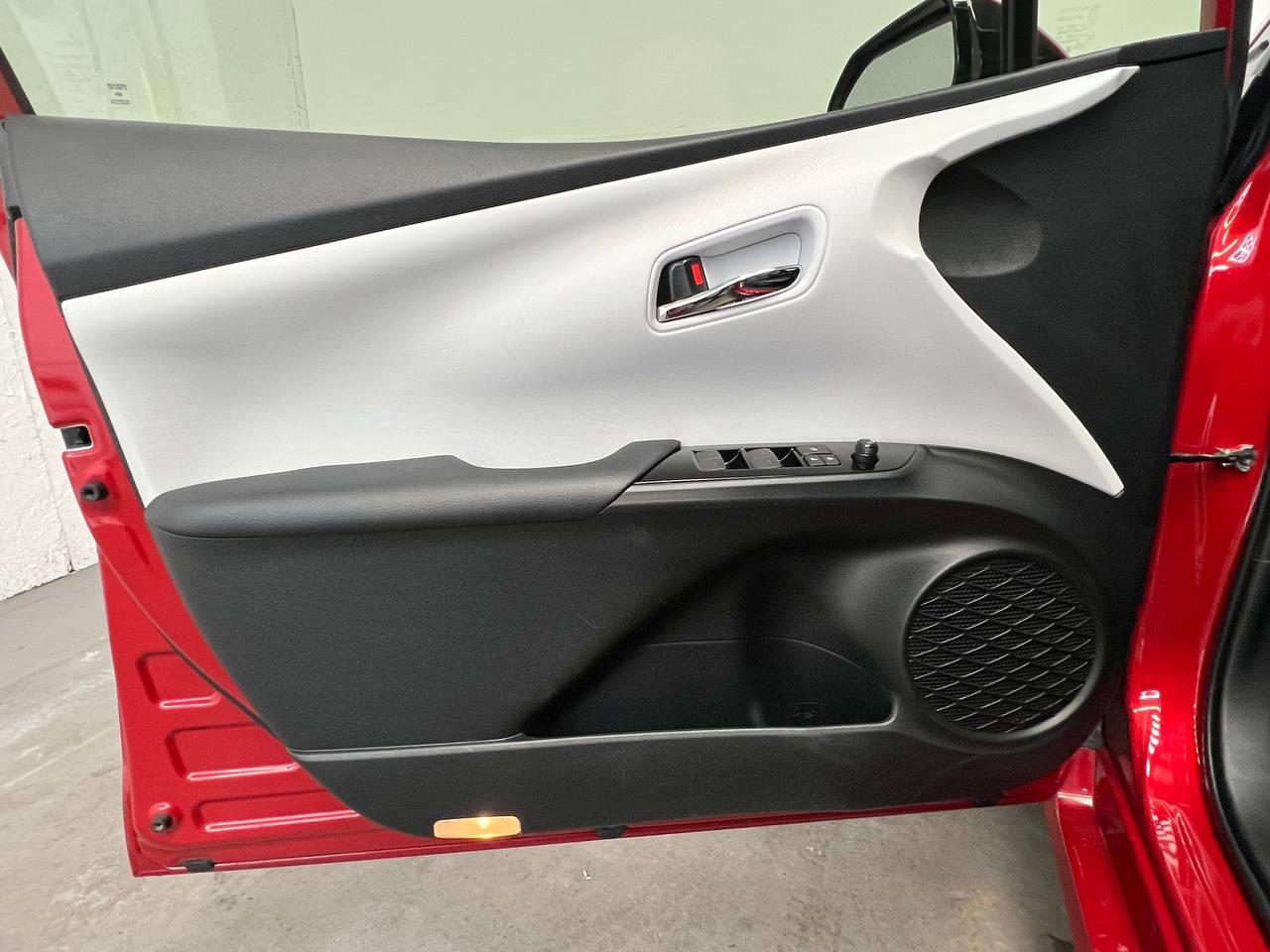 Toyota Prius LE 2019