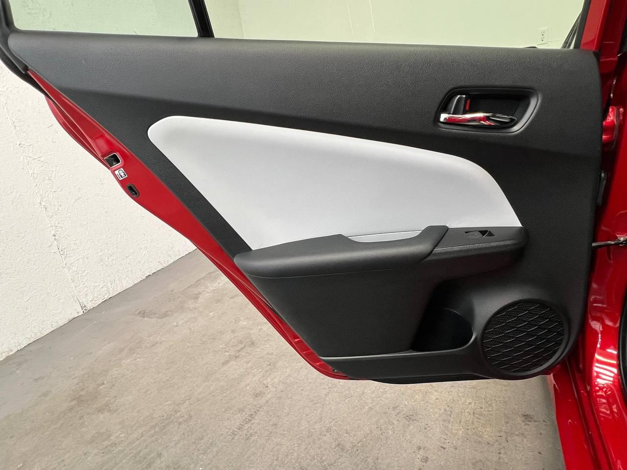 Toyota Prius LE 2019