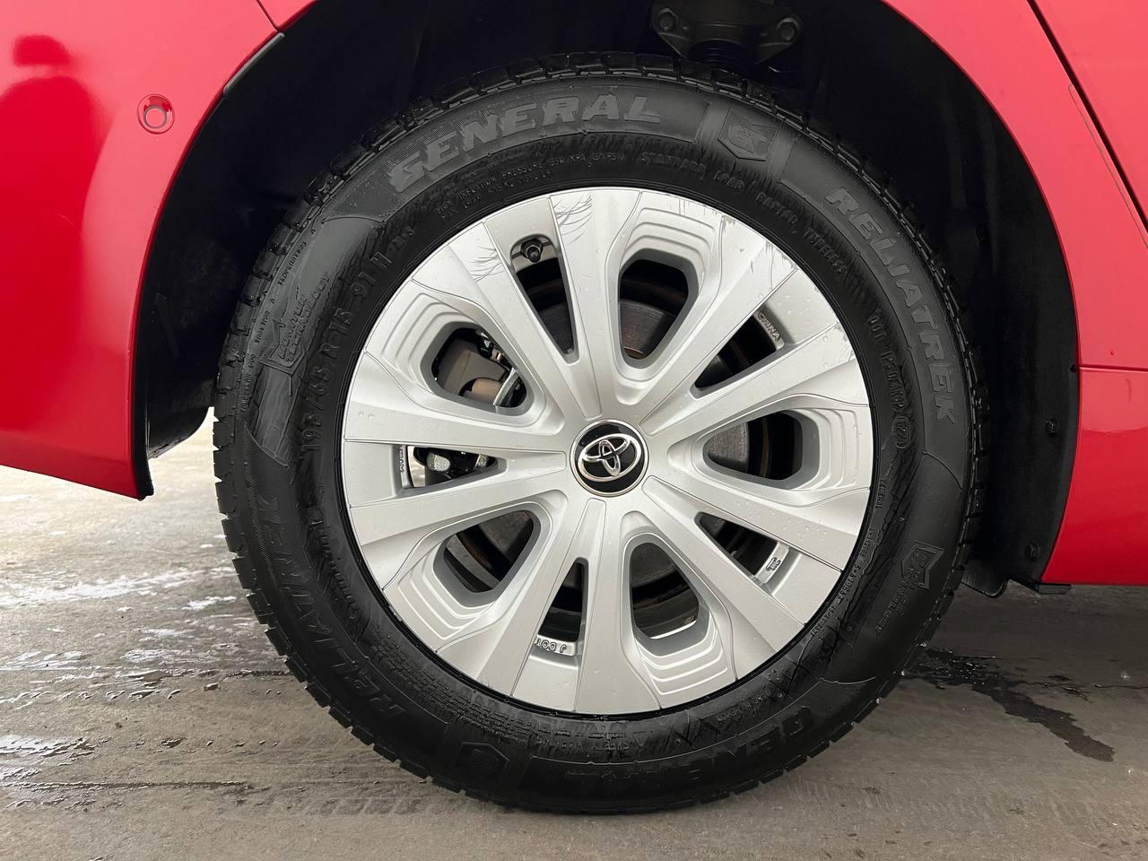 Toyota Prius LE 2019