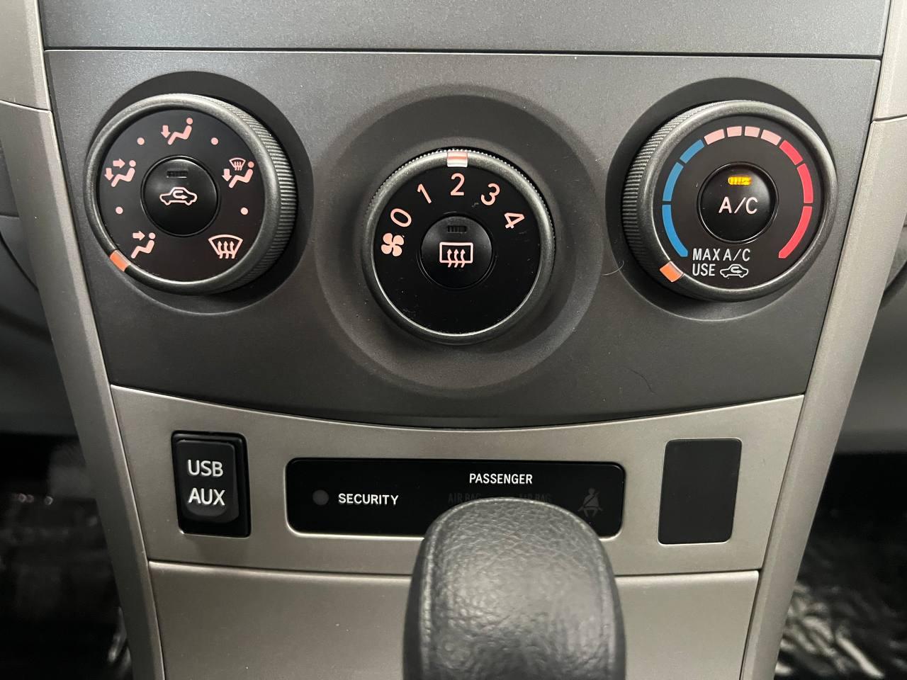Toyota Corolla LE 2012
