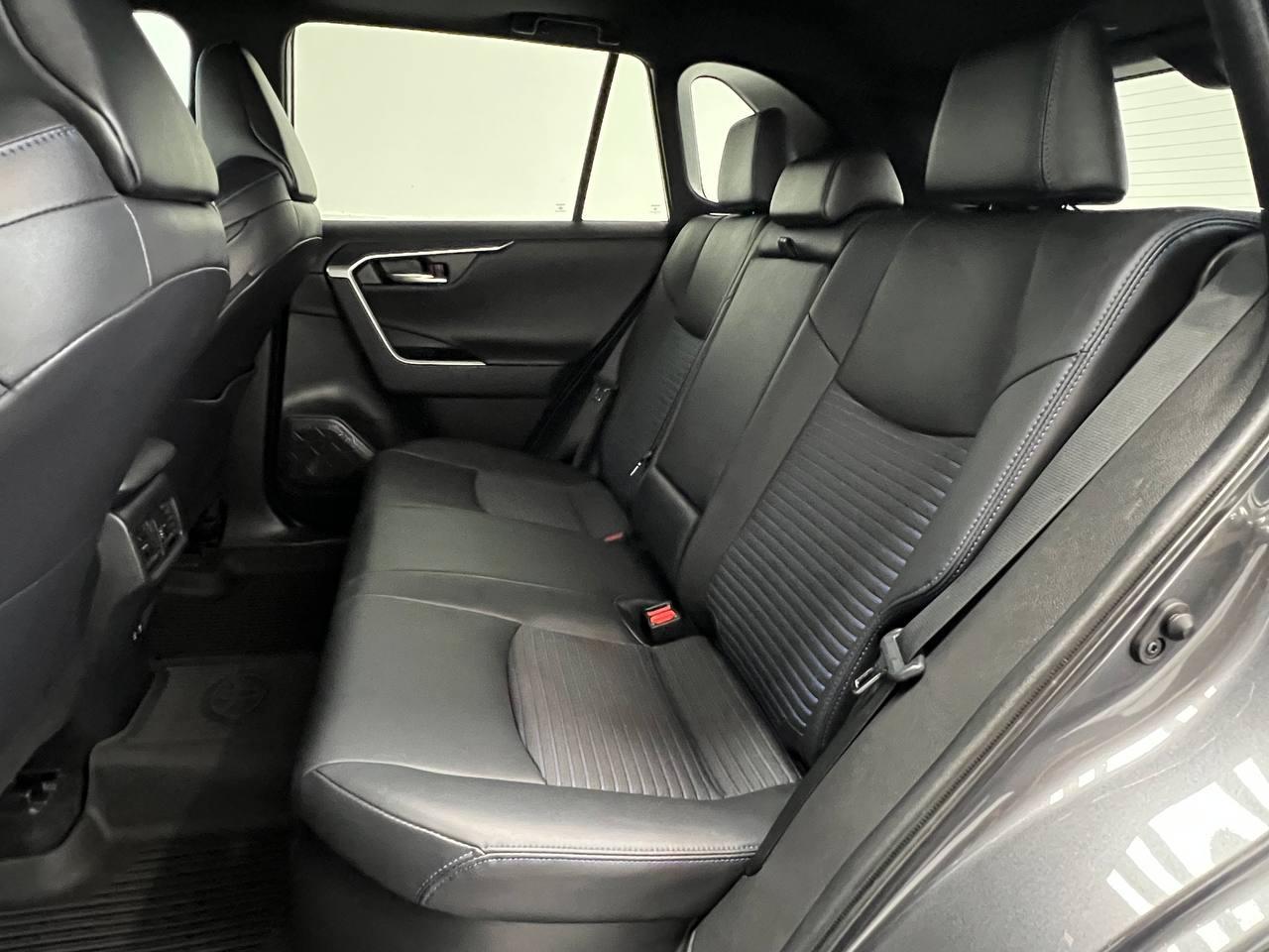 Toyota RAV4 Hybrid XSE AWD (Natl) 2021