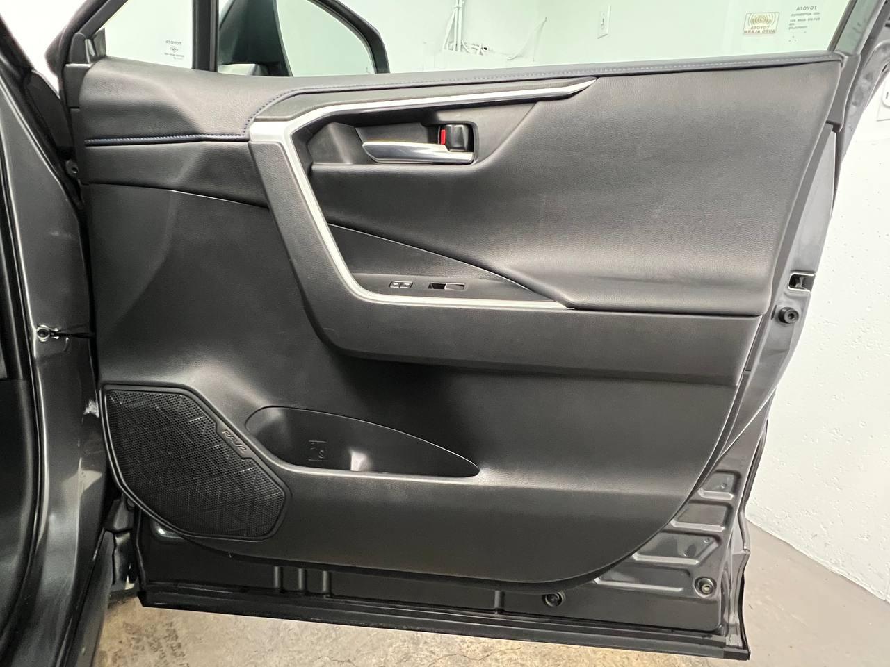Toyota RAV4 Hybrid XSE AWD (Natl) 2021
