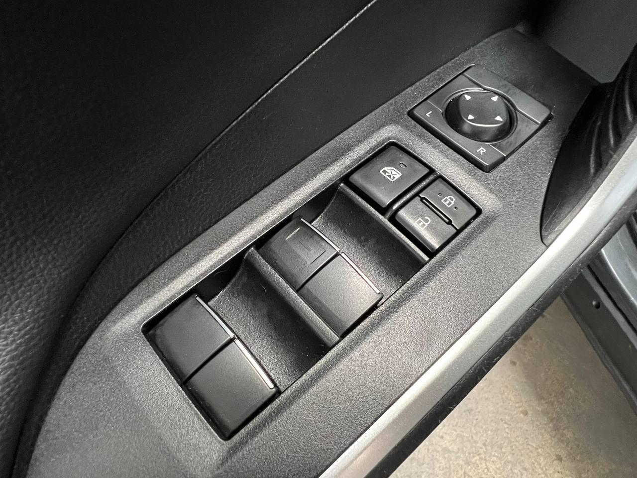 Toyota RAV4 Hybrid XSE AWD (Natl) 2021