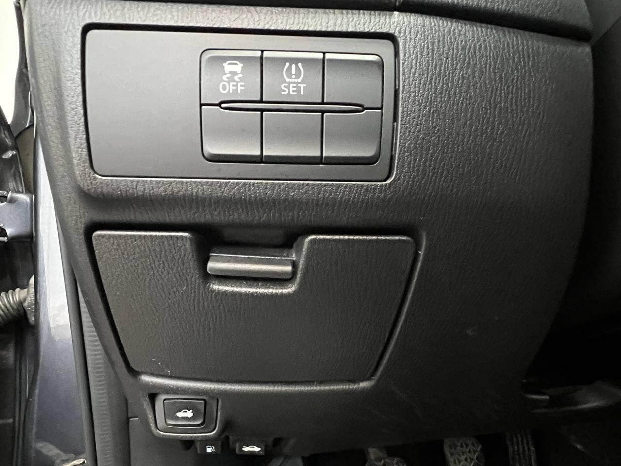 Mazda MAZDA6 4dr Sdn Manual i Sport 2014