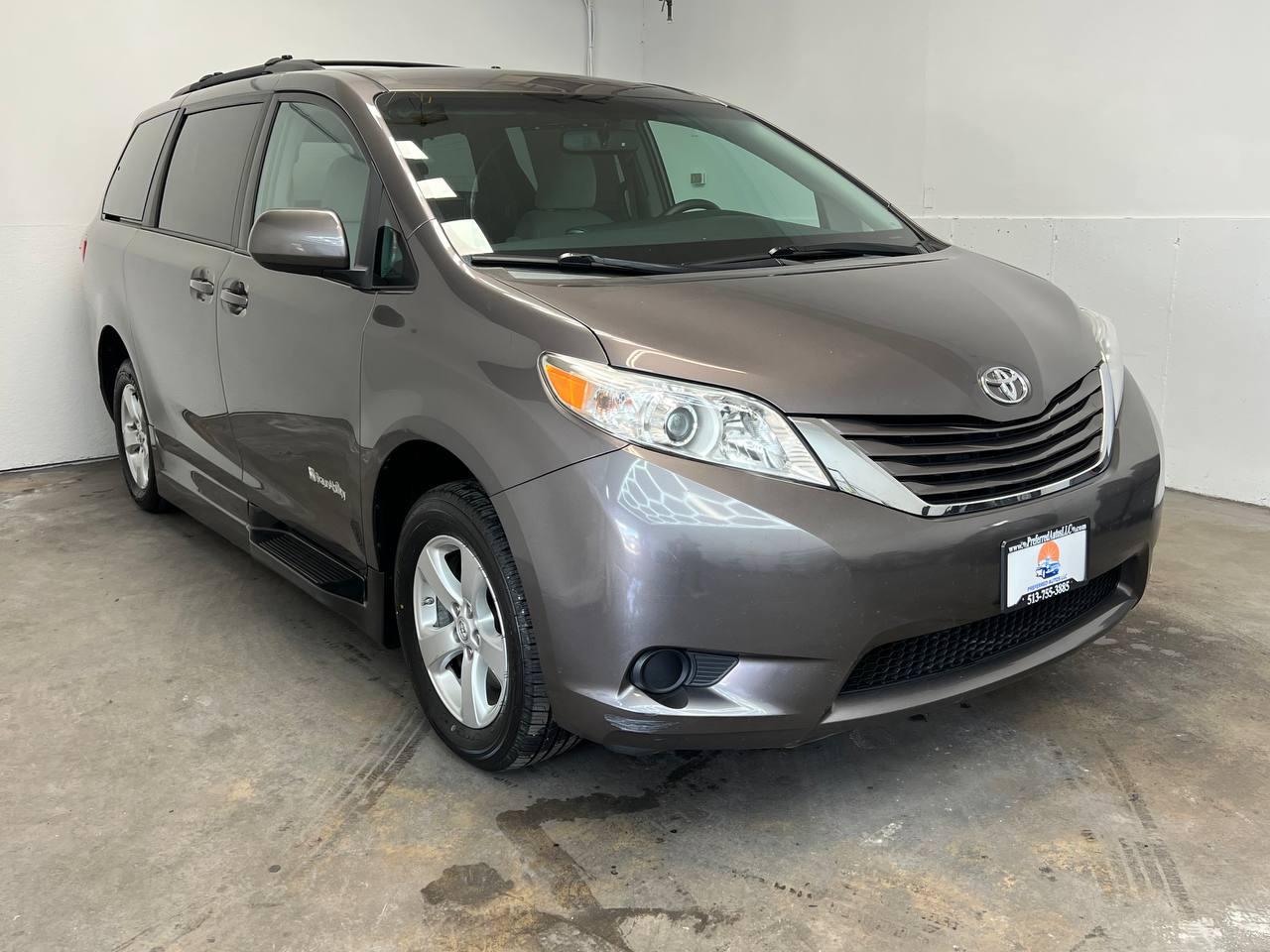 Toyota Sienna  2015