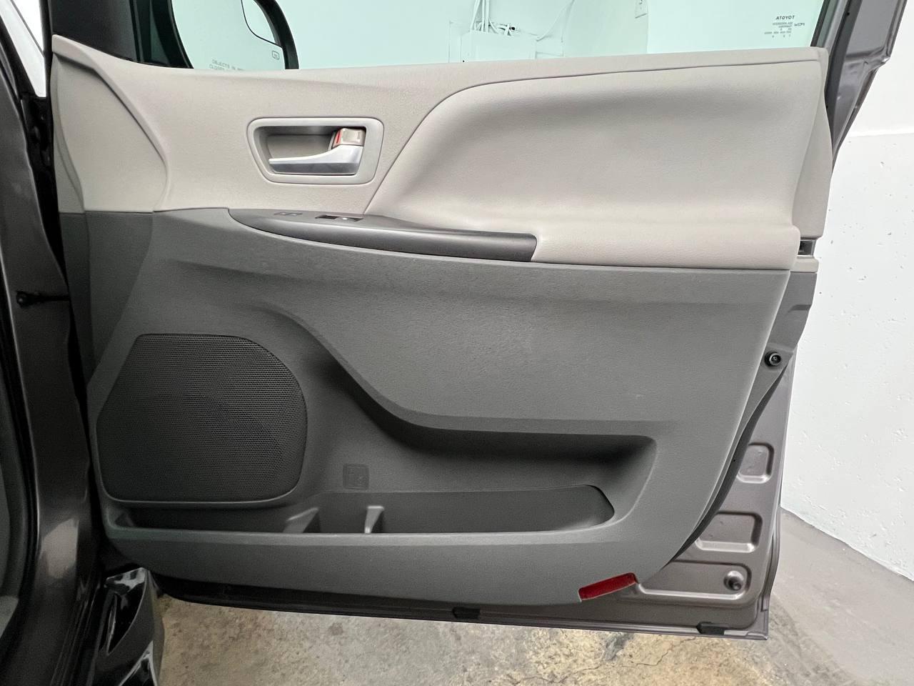 Toyota Sienna  2015