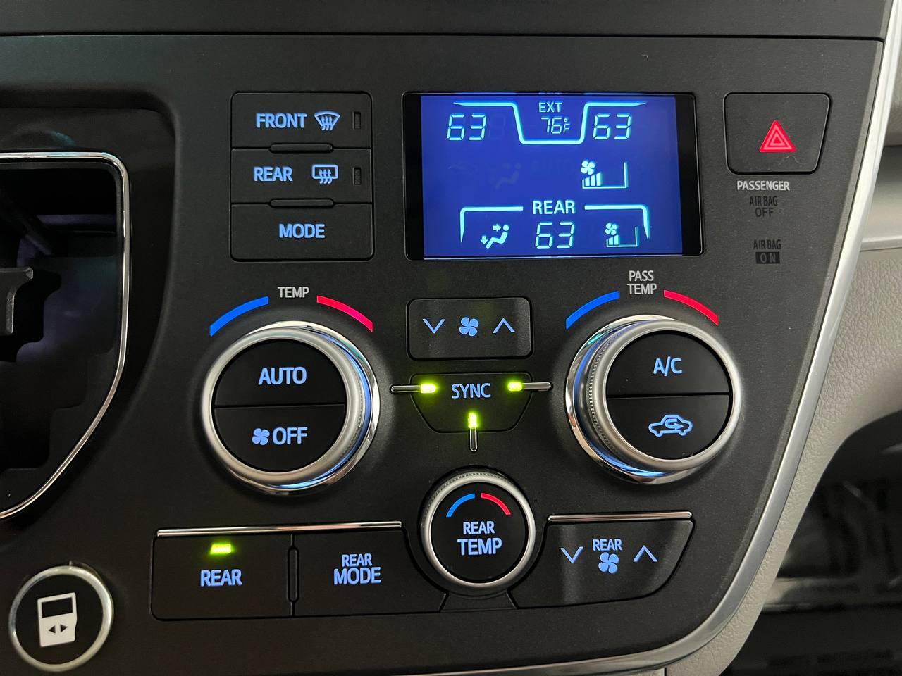 Toyota Sienna  2015