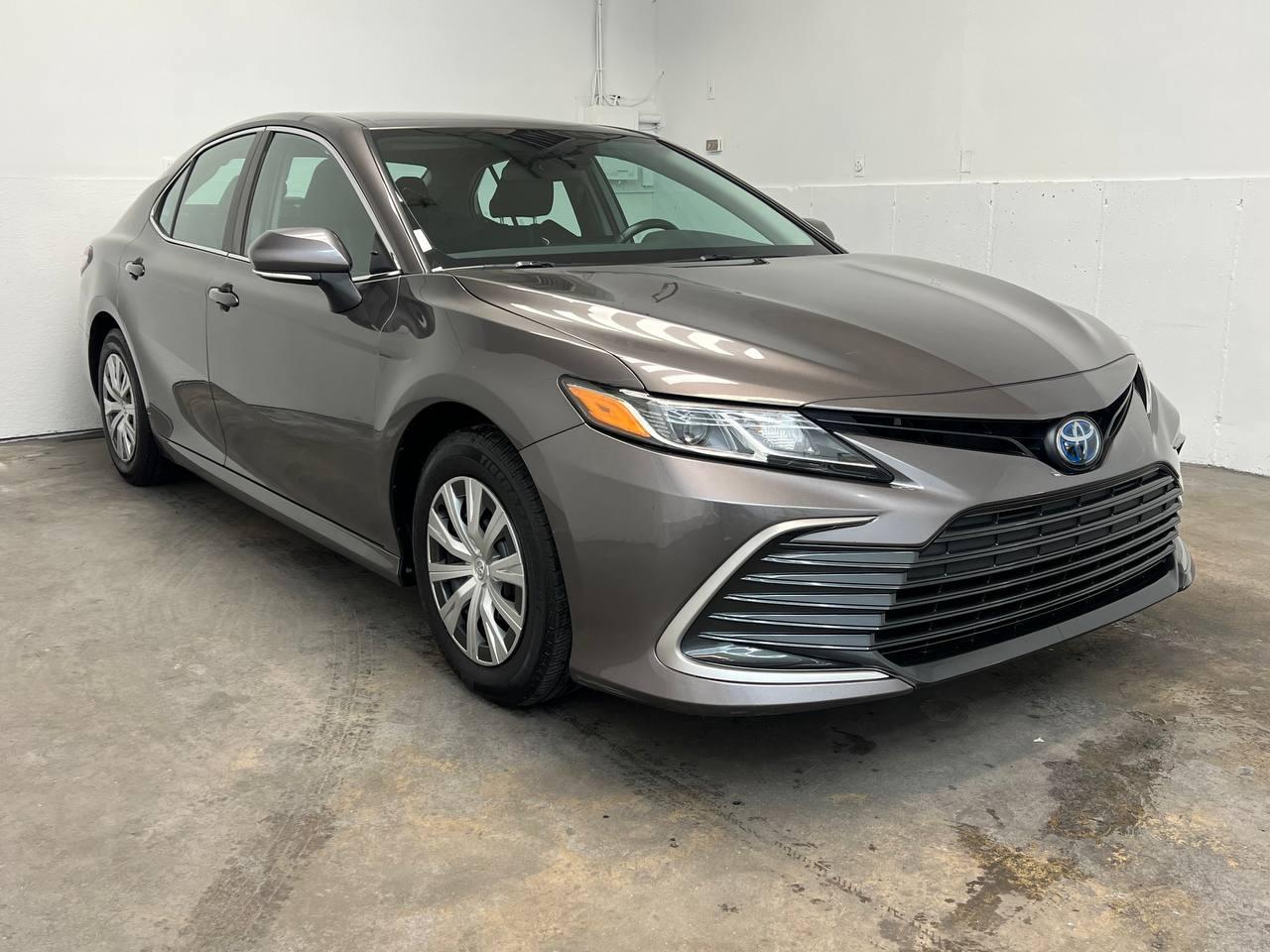 Toyota Camry Hybrid LE CVT (Natl) 2023