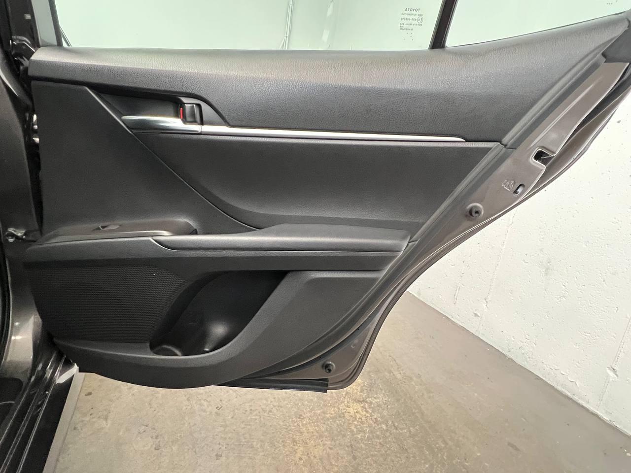 Toyota Camry Hybrid LE CVT (Natl) 2023
