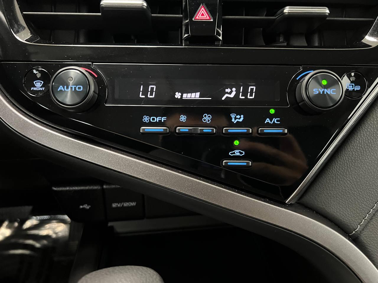 Toyota Camry Hybrid LE CVT (Natl) 2023