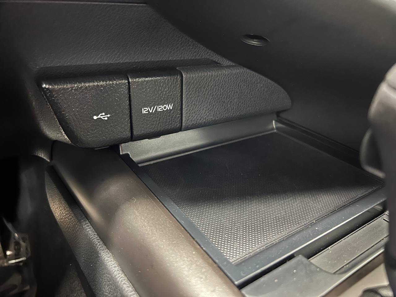 Toyota Camry Hybrid LE CVT (Natl) 2023