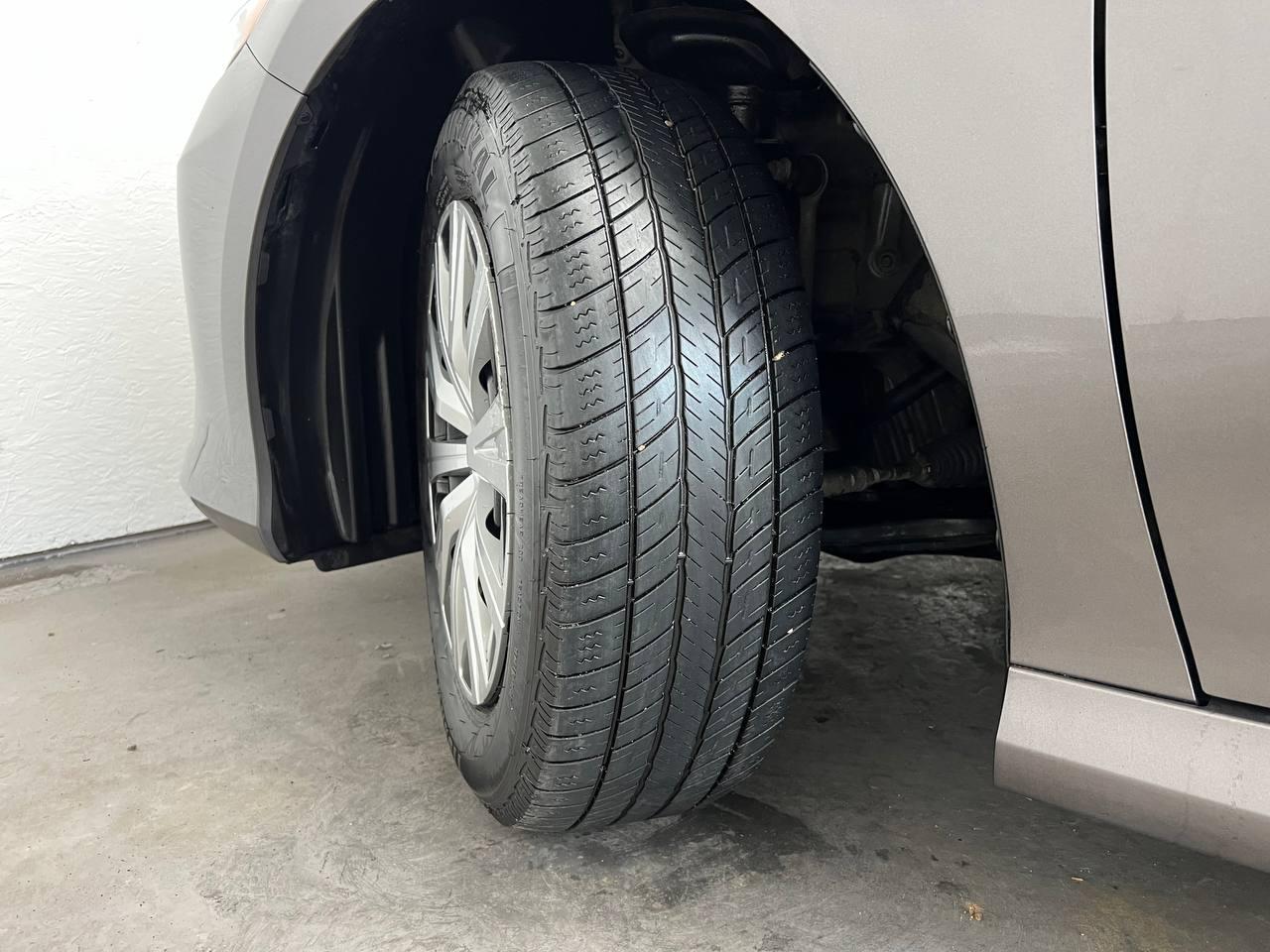 Toyota Camry Hybrid LE CVT (Natl) 2023