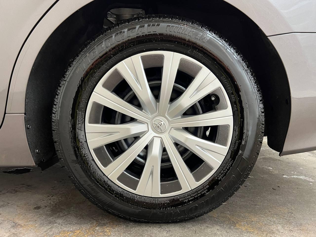 Toyota Camry Hybrid LE CVT (Natl) 2023