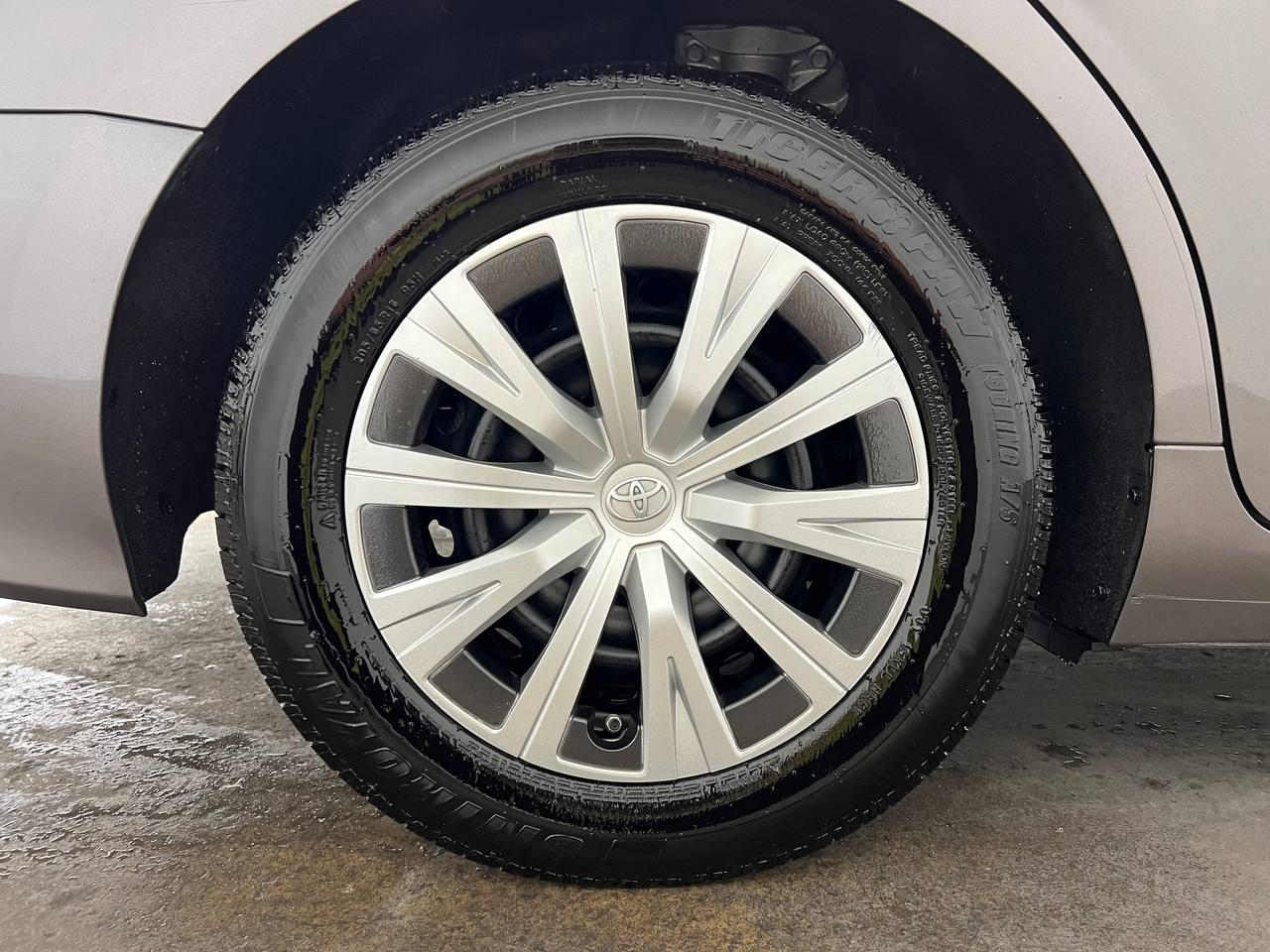 Toyota Camry Hybrid LE CVT (Natl) 2023