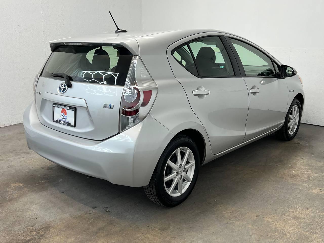 Toyota Prius c One 2013