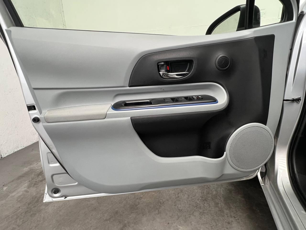 Toyota Prius c One 2013