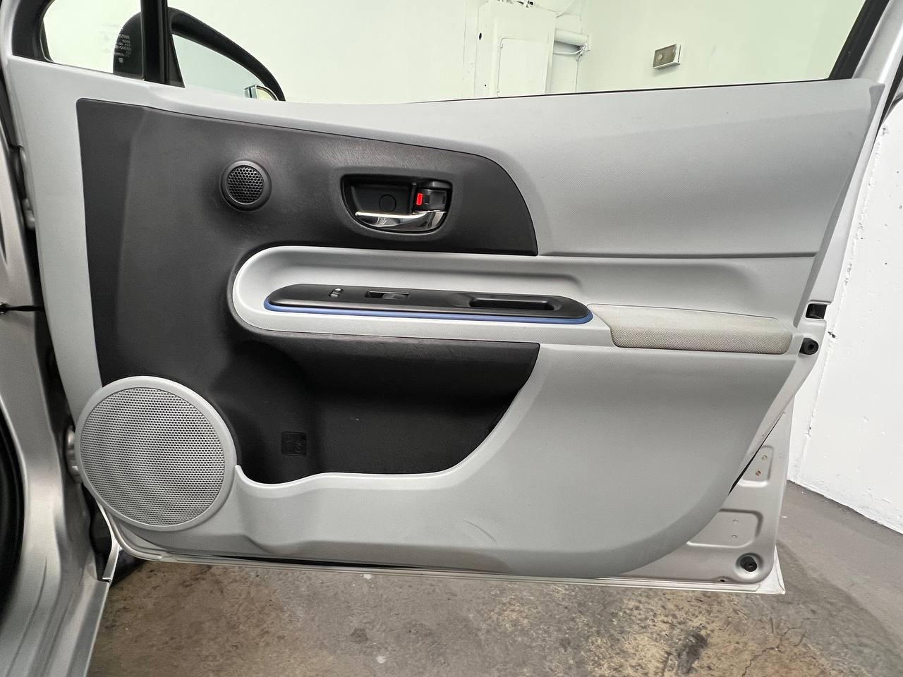 Toyota Prius c One 2013