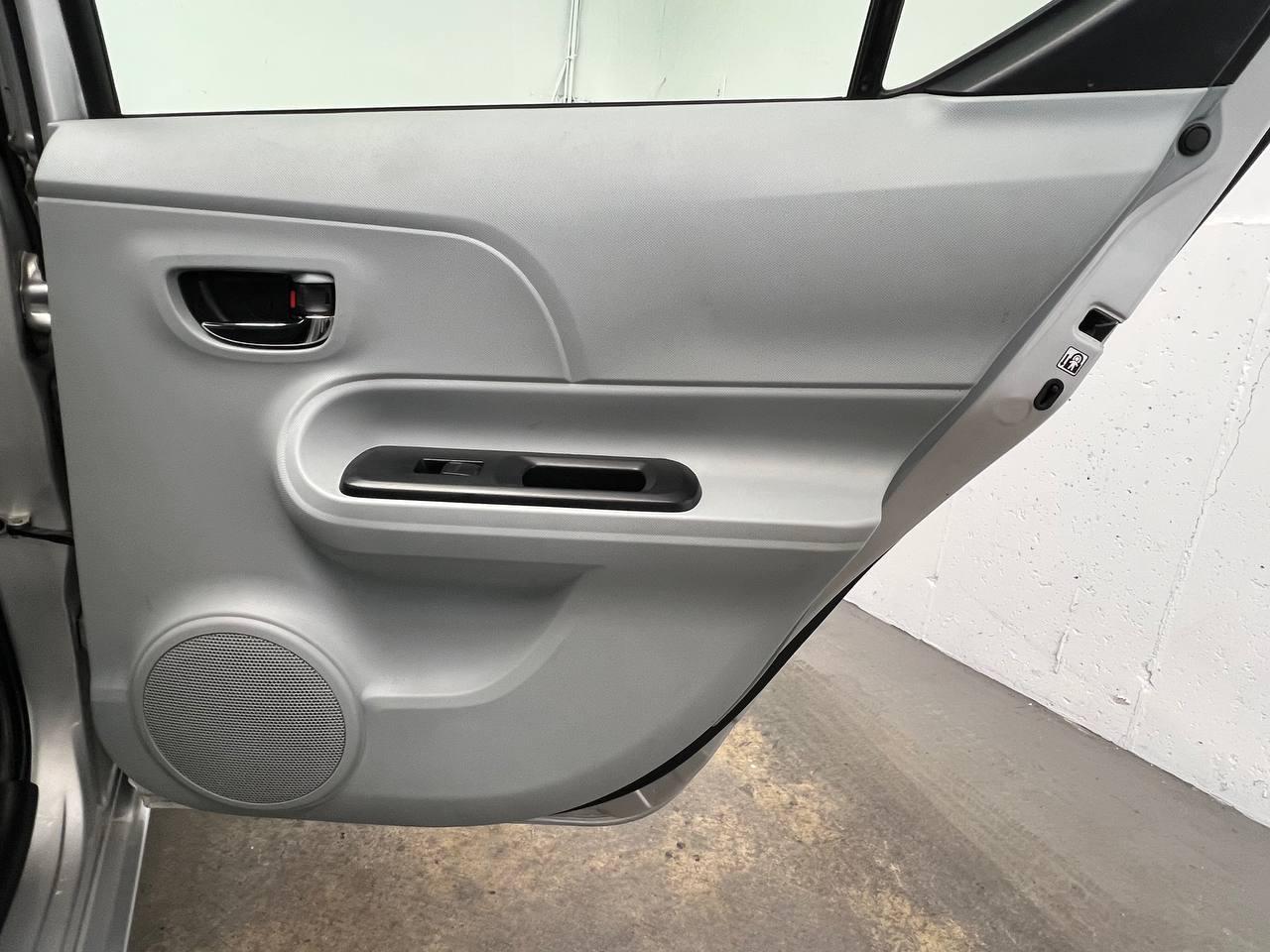 Toyota Prius c One 2013