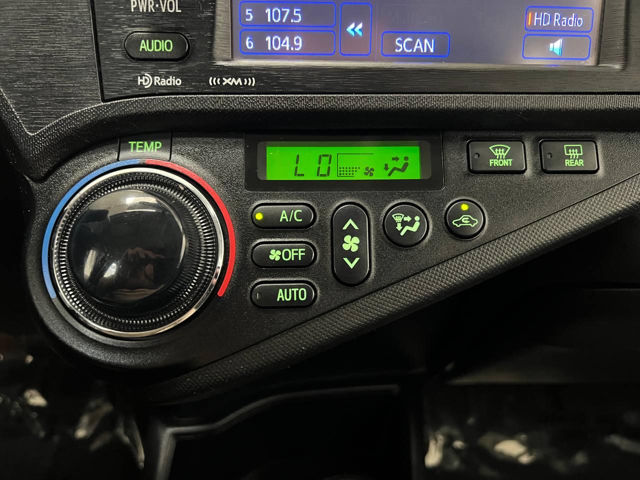 Toyota Prius c One 2013