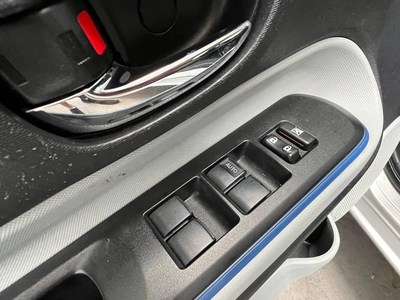 Toyota Prius c One 2013