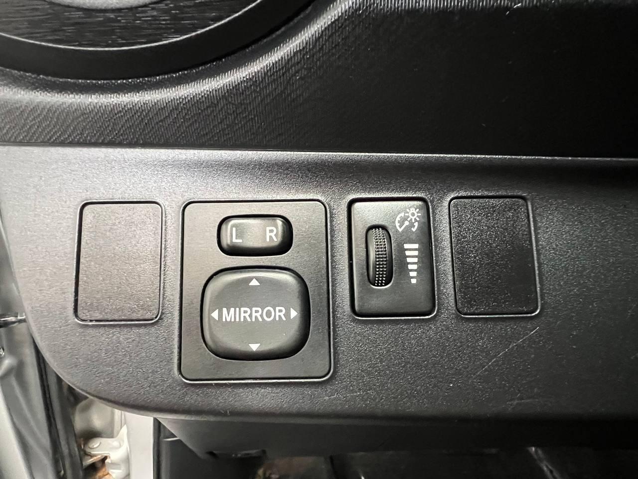 Toyota Prius c One 2013