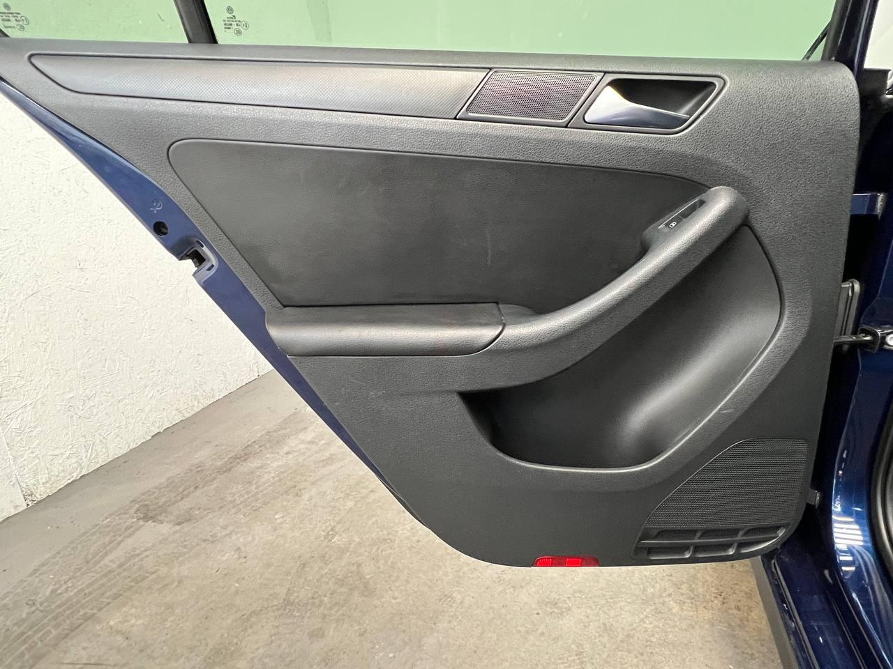 Volkswagen Jetta Sedan 4dr Man SE 2012