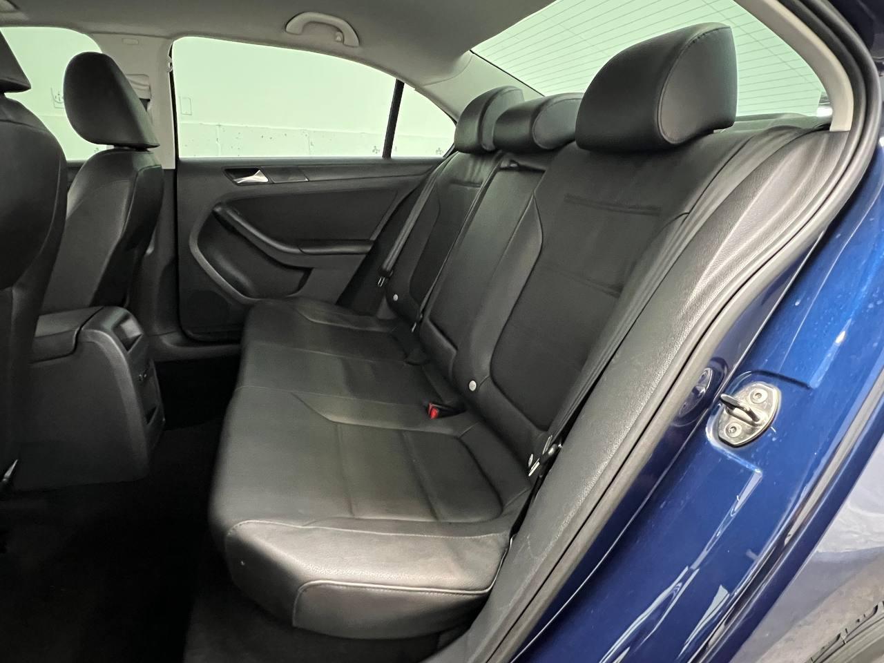 Volkswagen Jetta Sedan 4dr Man SE 2012
