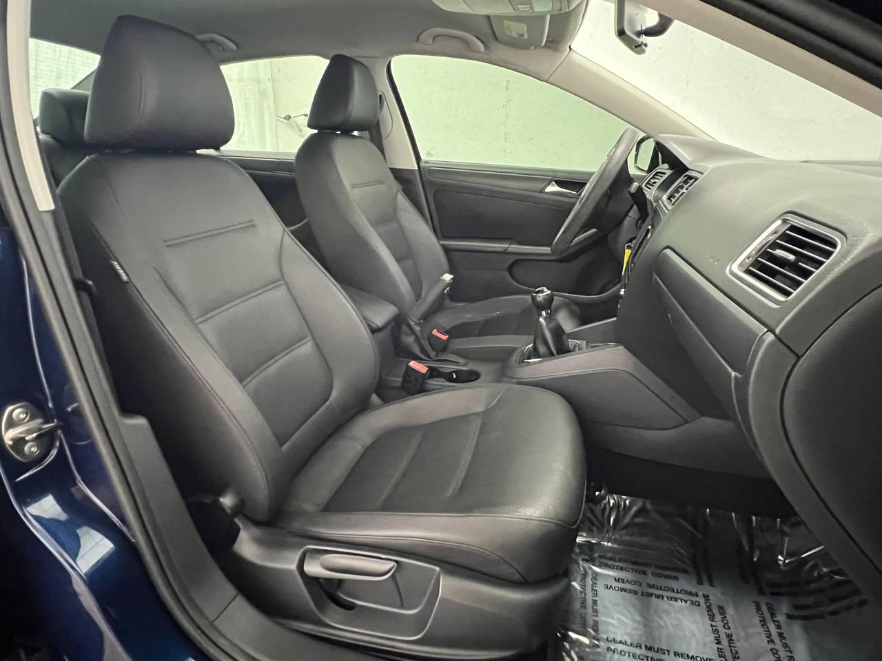 Volkswagen Jetta Sedan 4dr Man SE 2012