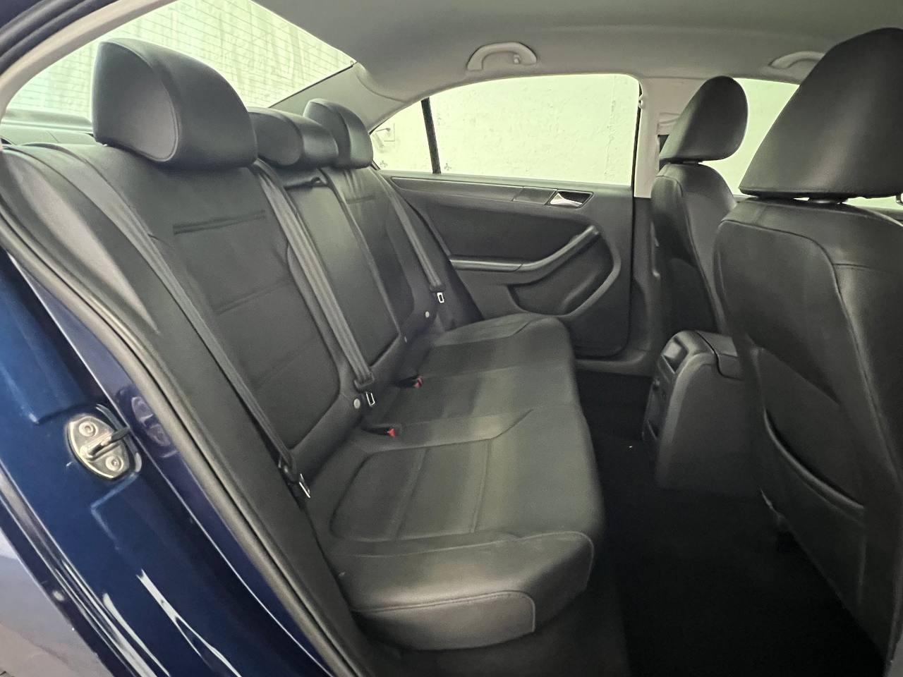 Volkswagen Jetta Sedan 4dr Man SE 2012