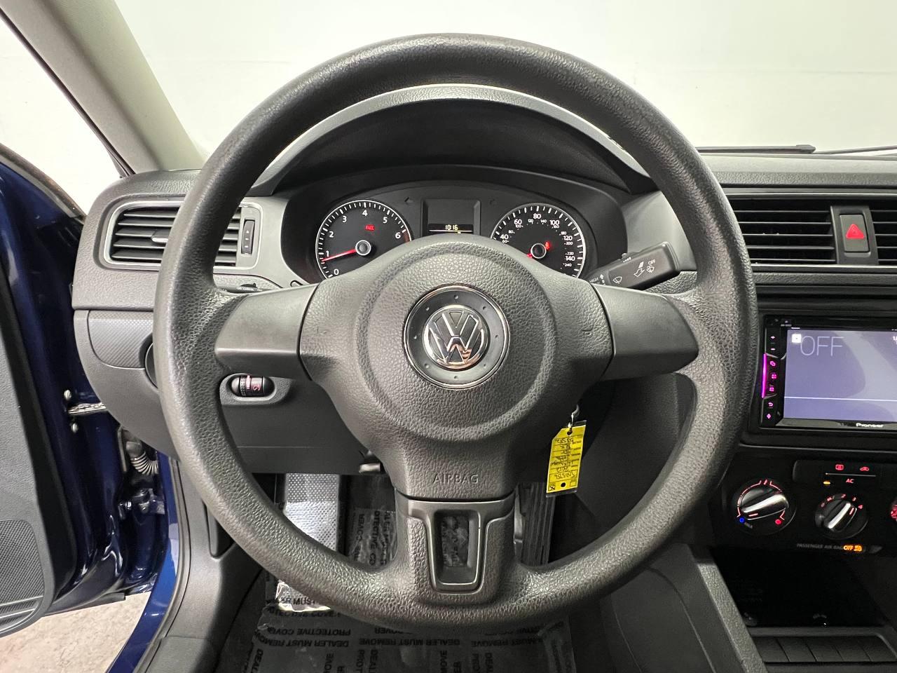 Volkswagen Jetta Sedan 4dr Man SE 2012