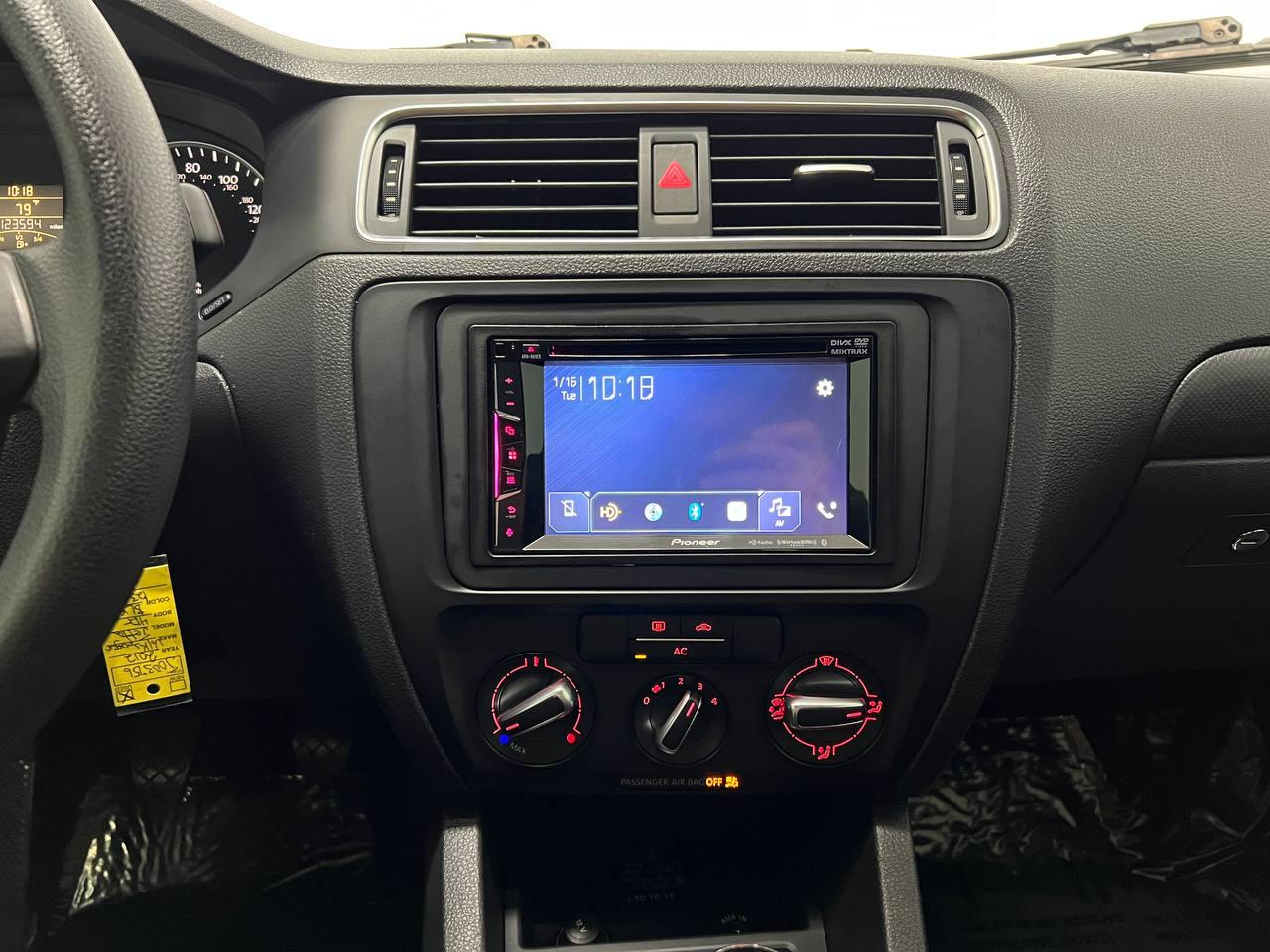 Volkswagen Jetta Sedan 4dr Man SE 2012