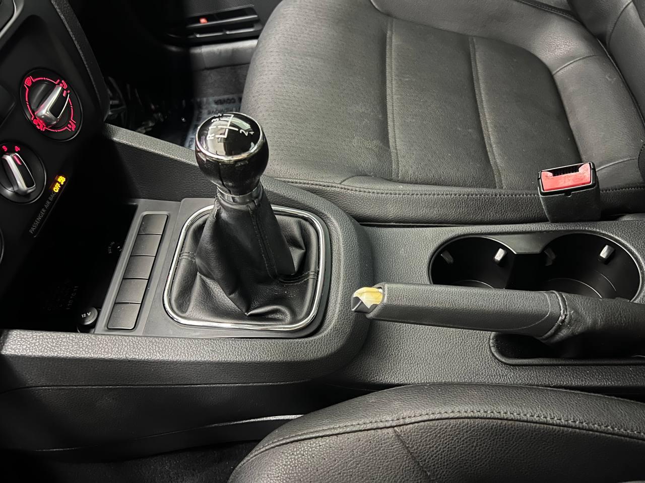 Volkswagen Jetta Sedan 4dr Man SE 2012