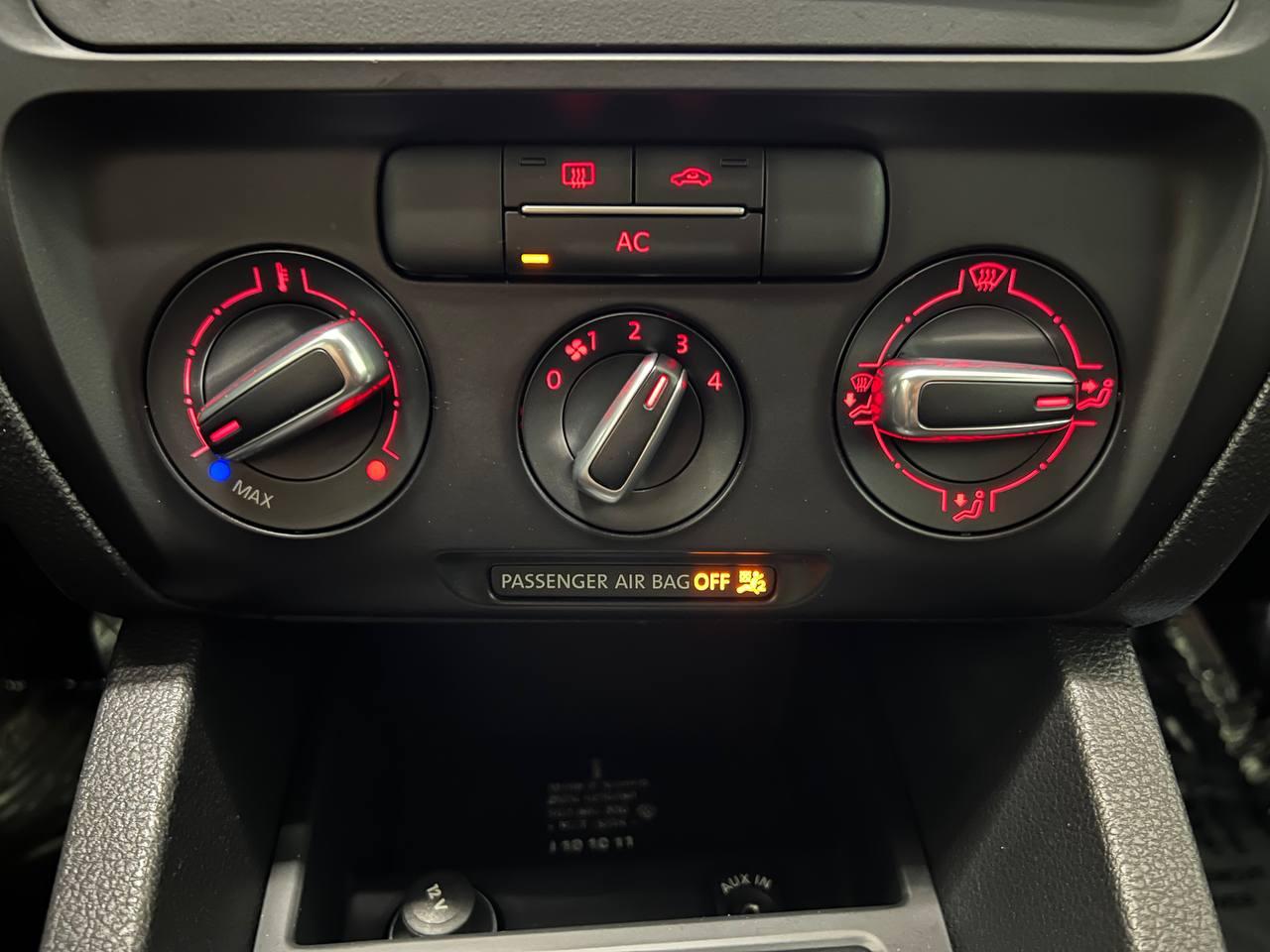 Volkswagen Jetta Sedan 4dr Man SE 2012