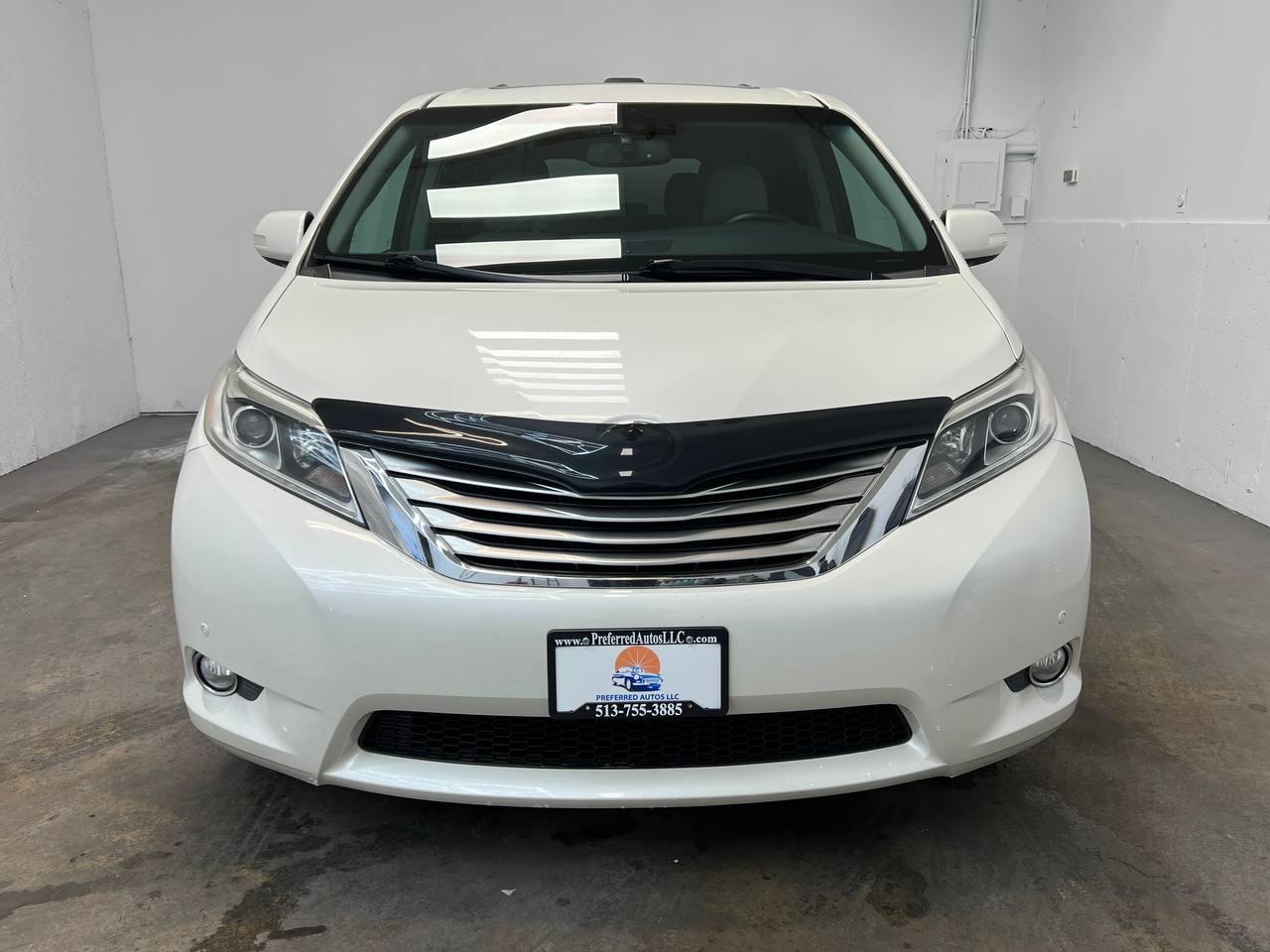 Toyota Sienna Limited Premium AWD 7-Passenger (Natl) 2017