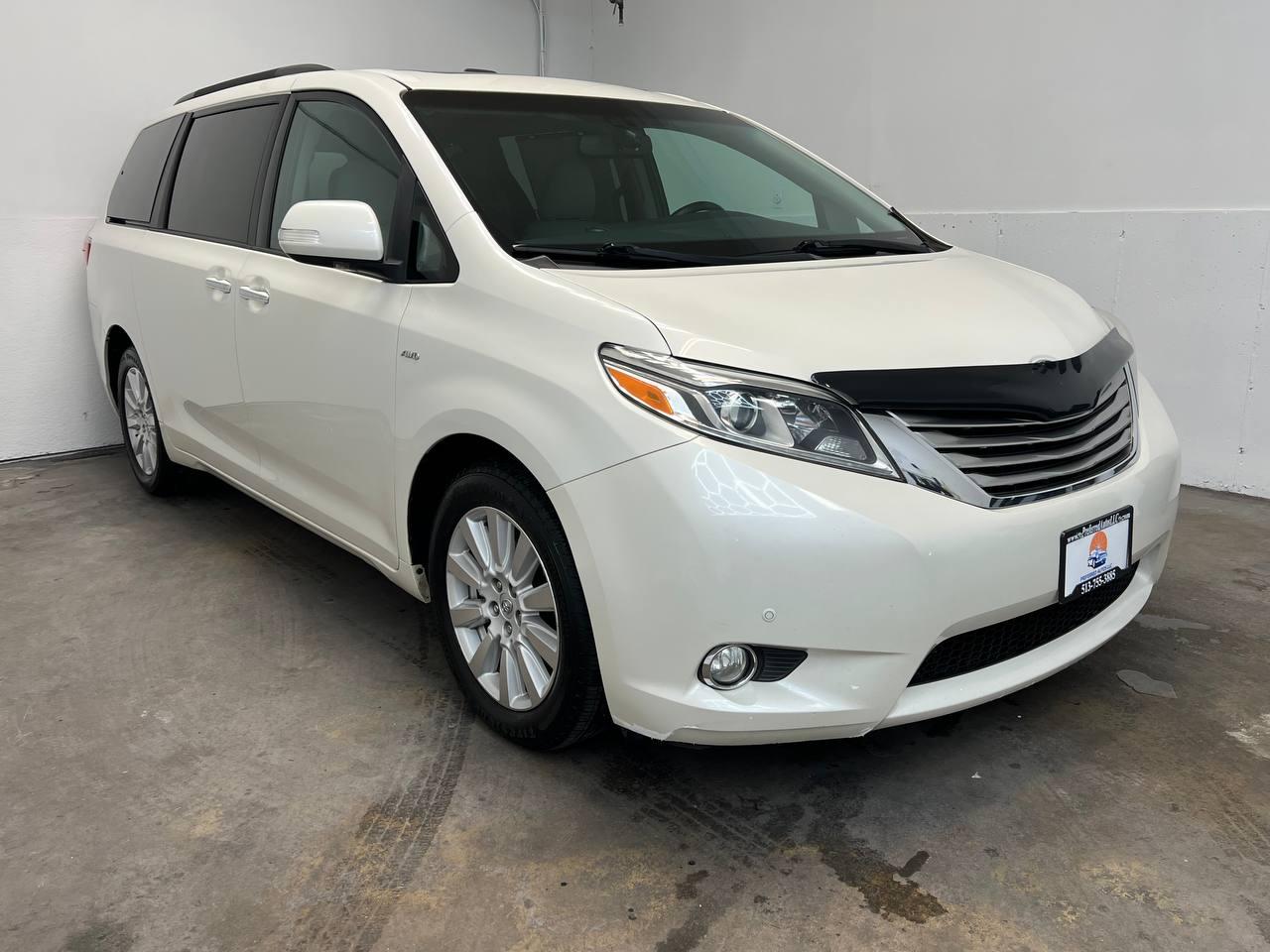 Toyota Sienna Limited Premium AWD 7-Passenger (Natl) 2017