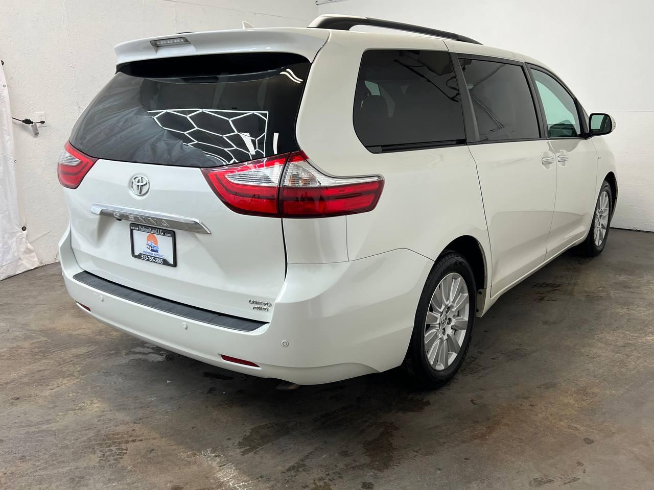Toyota Sienna Limited Premium AWD 7-Passenger (Natl) 2017
