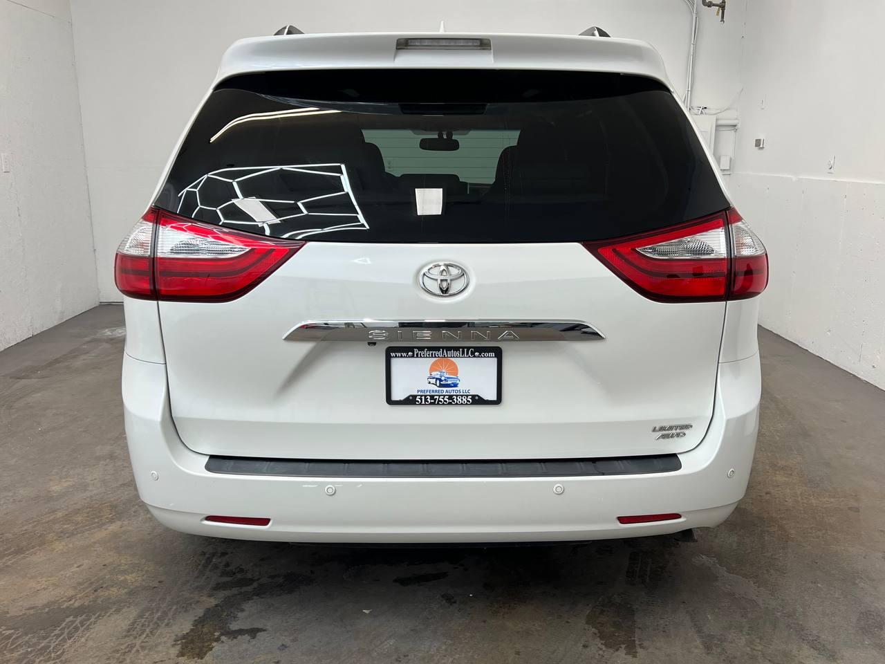 Toyota Sienna Limited Premium AWD 7-Passenger (Natl) 2017