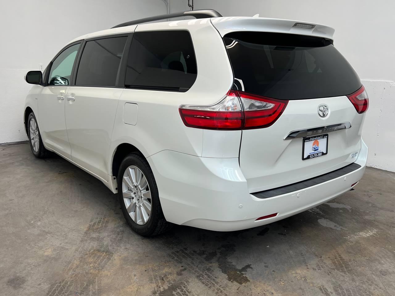 Toyota Sienna Limited Premium AWD 7-Passenger (Natl) 2017